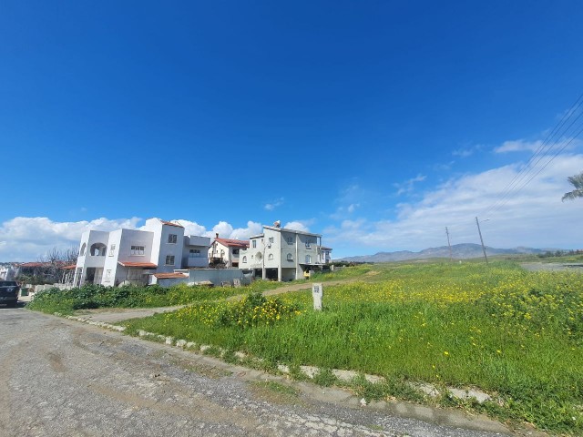 CORNER LAND SUITABLE FOR CONSTRUCTION OF 2 FLOOR VILLA AND 2 FLOOR APARTMENT IN 8800 A2 BÜYÜKLÜG, WITH 2 FLOOR ZONE, IN THE CALM AND PEACEFUL AREA OF GÖNYELİN ** 