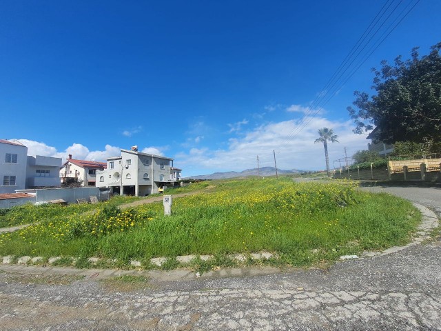 CORNER LAND SUITABLE FOR CONSTRUCTION OF 2 FLOOR VILLA AND 2 FLOOR APARTMENT IN 8800 A2 BÜYÜKLÜG, WITH 2 FLOOR ZONE, IN THE CALM AND PEACEFUL AREA OF GÖNYELİN ** 