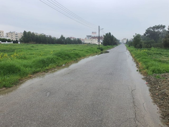 LEFKOŞA ORTAKÖYDE DR BURHAN NALBANTOGLU CADDESİNE 50 METRE MESAFEDE 3 KAT İMAR İZİNLİ TÜRK KAÇANLI ARSA