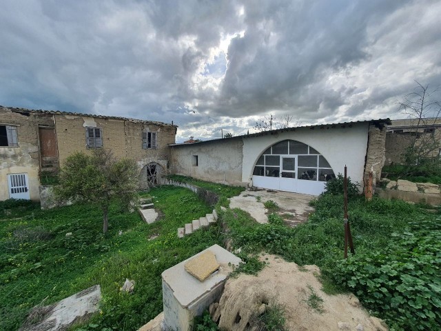 OLD VILLAGE HOUSE ON A CORNER LAND IN MERİÇ VILLAGE, NICOSIA. BARGAIN FLOOR HOUSE IN APPROX. ** 