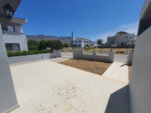 UNSERE VILLEN IN EINER RUHIGEN UND RUHIGEN GEGEND MIT EINEM GROßEN GARTEN, BEREIT FÜR DEN UMZUG IN KYRENIA BOGAZ, WARTEN AUF IHRE NEUEN BESITZER RUFEN SIE JETZT AN, UM ES VOR ORT ZU ÜBERPRÜFEN ** 