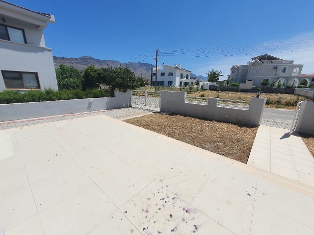 UNSERE VILLEN IN EINER RUHIGEN UND RUHIGEN GEGEND MIT EINEM GROßEN GARTEN, BEREIT FÜR DEN UMZUG IN KYRENIA BOGAZ, WARTEN AUF IHRE NEUEN BESITZER RUFEN SIE JETZT AN, UM ES VOR ORT ZU ÜBERPRÜFEN ** 