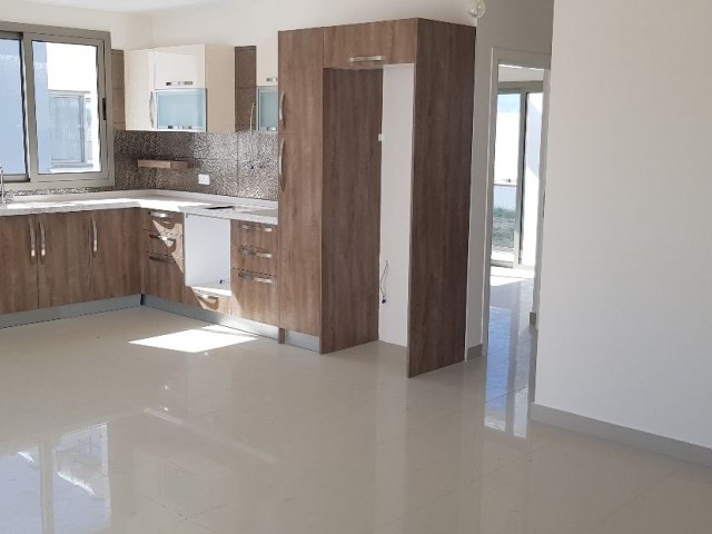 GÖÇMENKÖY MERKEZ DE 85M2 KAPALI 40 M2 TERAS BÖLÜMÜNE SAHİP 2+1  PENTHOUS DAİRELER