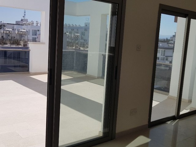 85m2 überdachte 40m2 Terrasse im Zentrum von EMIGRATIONKÖY 2 + 1 Penthouse-Wohnungen ** 