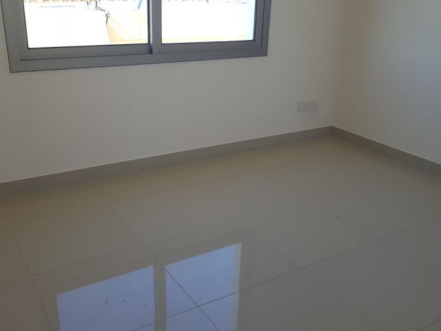 GÖÇMENKÖY MERKEZ DE 85M2 KAPALI 40 M2 TERAS BÖLÜMÜNE SAHİP 2+1  PENTHOUS DAİRELER