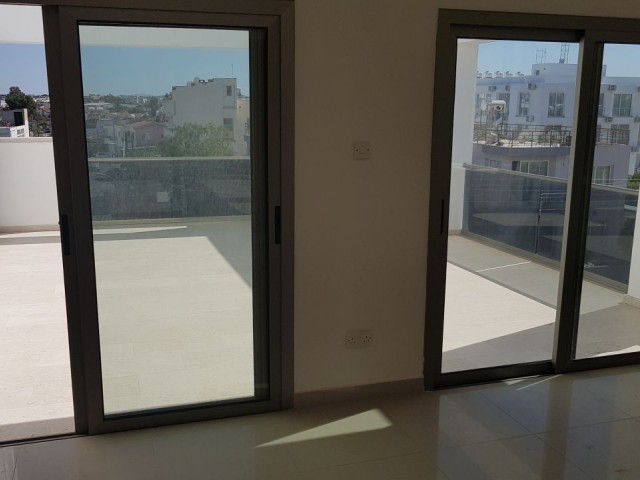 85m2 überdachte 40m2 Terrasse im Zentrum von EMIGRATIONKÖY 2 + 1 Penthouse-Wohnungen ** 