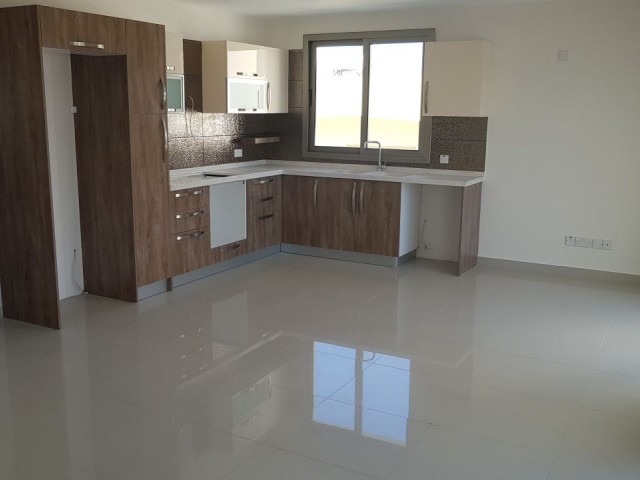 GÖÇMENKÖY MERKEZ DE 85M2 KAPALI 40 M2 TERAS BÖLÜMÜNE SAHİP 2+1  PENTHOUS DAİRELER