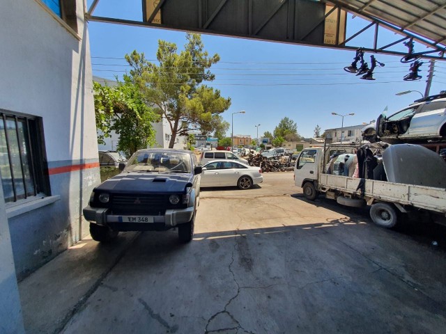 A BUSINESS PLACE FOR SALE WITH A CLOSED AREA OF 850 M2 IN THE NICOSIA ORGANIZED INDUSTRIAL ZONE, A LARGE STORAGE AREA AND AN UNMISSABLE OPPORTUNITY DUE TO ITS LOCATION ** 