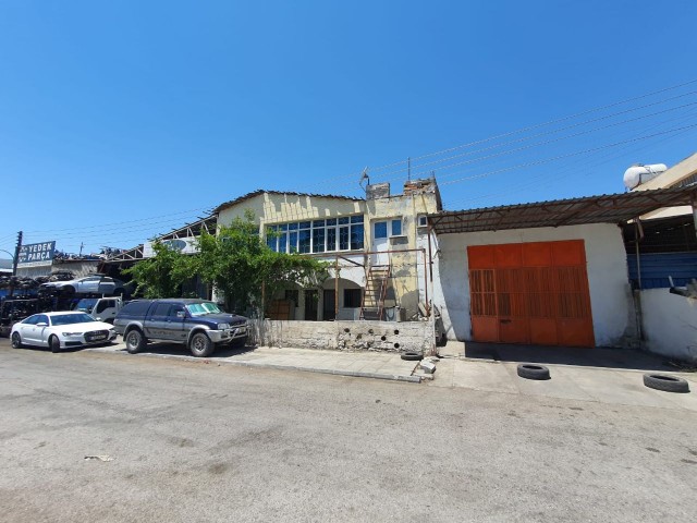 A BUSINESS PLACE FOR SALE WITH A CLOSED AREA OF 850 M2 IN THE NICOSIA ORGANIZED INDUSTRIAL ZONE, A LARGE STORAGE AREA AND AN UNMISSABLE OPPORTUNITY DUE TO ITS LOCATION ** 