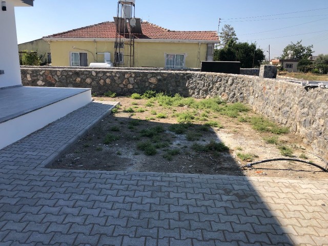 NIKOSIA-MINARELIKÖY ERULKU MARKT HINTER ULTRA LU LLOCELI GROßE GARTEN ECKVILLA ** 