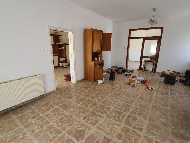 THERE ARE 2 160 M2 3-BEDROOM APARTMENTS, 3 UNFINISHED 2-BEDROOM APARTMENTS, A 40 M2 SHOP AND A BASEMENT IN APATMAN FOR SALE IN NICOSIA / YENIKENT, VEDAT PETROL, ARDA SUPERMARKET, AS WELL AS 50 METERS FROM THE STREET Dec.AN UNMISSABLE OPPORTUNITY FOR INVESTMENT PURPOSES THAT REQUIRE RENOVATION. ** 