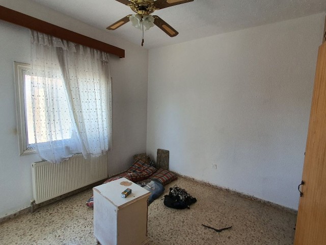 THERE ARE 2 160 M2 3-BEDROOM APARTMENTS, 3 UNFINISHED 2-BEDROOM APARTMENTS, A 40 M2 SHOP AND A BASEMENT IN APATMAN FOR SALE IN NICOSIA / YENIKENT, VEDAT PETROL, ARDA SUPERMARKET, AS WELL AS 50 METERS FROM THE STREET Dec.AN UNMISSABLE OPPORTUNITY FOR INVESTMENT PURPOSES THAT REQUIRE RENOVATION. ** 