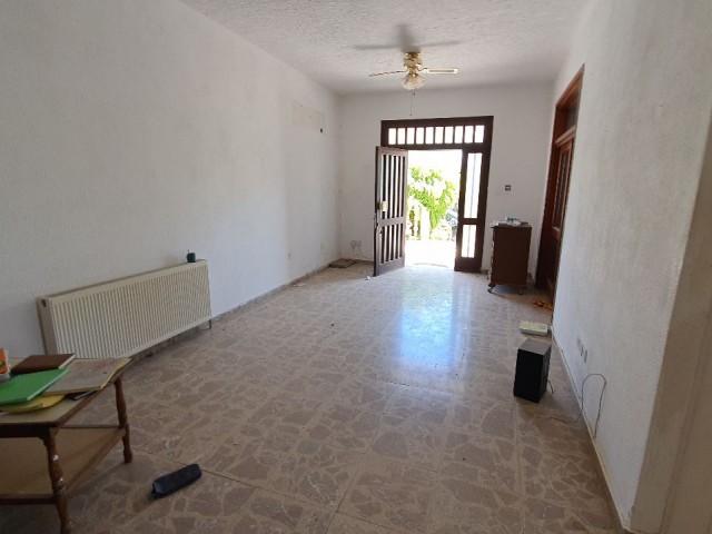 THERE ARE 2 160 M2 3-BEDROOM APARTMENTS, 3 UNFINISHED 2-BEDROOM APARTMENTS, A 40 M2 SHOP AND A BASEMENT IN APATMAN FOR SALE IN NICOSIA / YENIKENT, VEDAT PETROL, ARDA SUPERMARKET, AS WELL AS 50 METERS FROM THE STREET Dec.AN UNMISSABLE OPPORTUNITY FOR INVESTMENT PURPOSES THAT REQUIRE RENOVATION. ** 