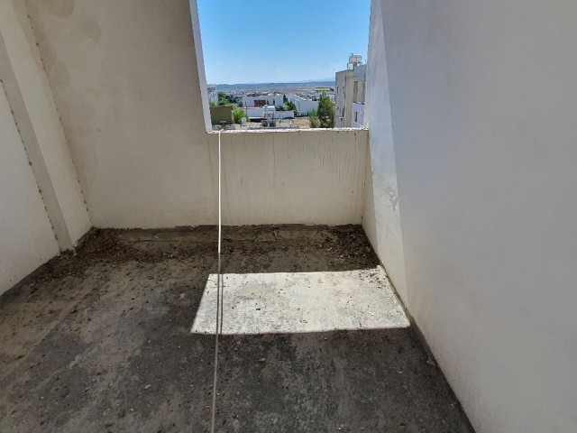 THERE ARE 2 160 M2 3-BEDROOM APARTMENTS, 3 UNFINISHED 2-BEDROOM APARTMENTS, A 40 M2 SHOP AND A BASEMENT IN APATMAN FOR SALE IN NICOSIA / YENIKENT, VEDAT PETROL, ARDA SUPERMARKET, AS WELL AS 50 METERS FROM THE STREET Dec.AN UNMISSABLE OPPORTUNITY FOR INVESTMENT PURPOSES THAT REQUIRE RENOVATION. ** 