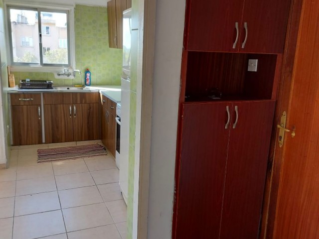 LEFKOŞA KERMİYA SOSYOL KONUT APARTMANLARINDA 3 YATAK ODASINDAN 2 YAT ODASINA DÖNÜŞTÜRÜLMÜŞ EŞYALI 4.KAT DAİRE 