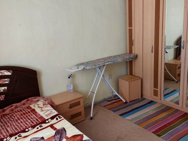 LEFKOŞA KERMİYA SOSYOL KONUT APARTMANLARINDA 3 YATAK ODASINDAN 2 YAT ODASINA DÖNÜŞTÜRÜLMÜŞ EŞYALI 4.KAT DAİRE 