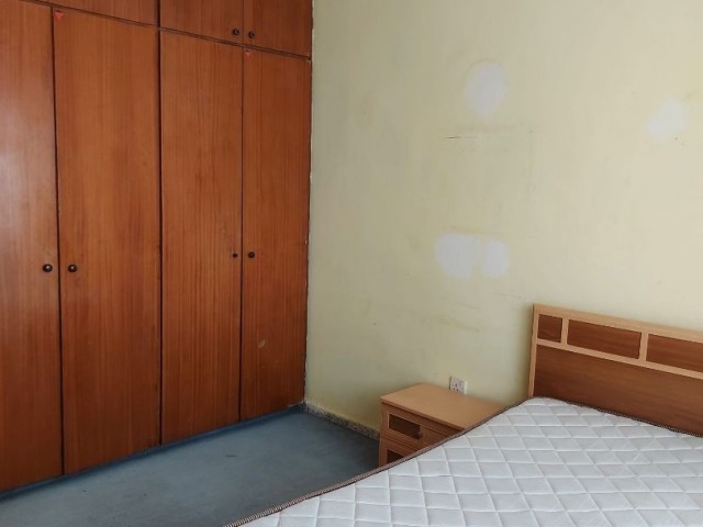 LEFKOŞA KERMİYA SOSYOL KONUT APARTMANLARINDA 3 YATAK ODASINDAN 2 YAT ODASINA DÖNÜŞTÜRÜLMÜŞ EŞYALI 4.KAT DAİRE 