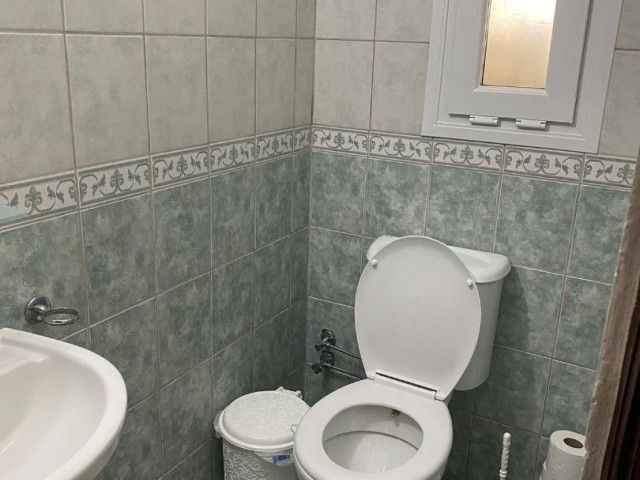 GİRNE BOGAZ ON A CORNER PLOT THAT DOES NOT REQUIRE RENOVATION ON A SITE WHERE YOU WILL LIVE IN PEACE WITH A LARGE GARDEN WITH A LARGE GARDEN TURKISH COBANLI UNMISSABLE OPPORTUNITY