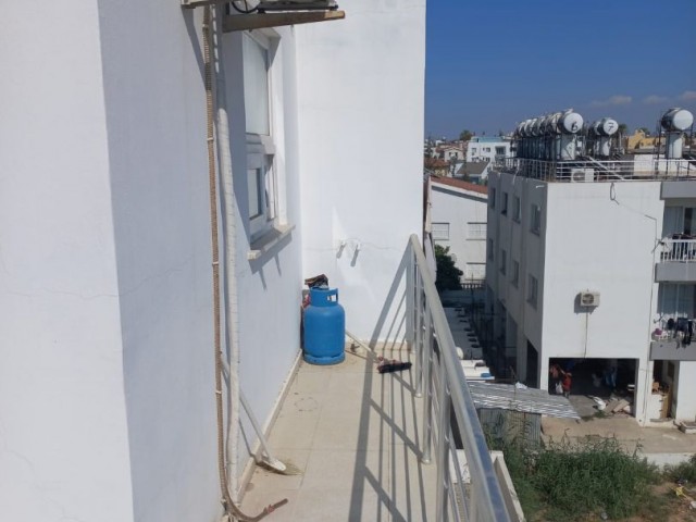 Nicosia/Gönyeli, close to a busy street, 2 + 1 90 m2, with a monthly rental income of 350 pounds sterling (WITH THE RENTER IN IT), all taxes paid, fully furnished luxury apartment? You can contact us for detailed information.   0533 830 32 38﻿