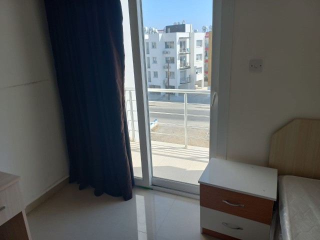 Lefkoşa/Gönyeli  işlek bir caddeye yakın,2+1 90 m2 büyüklügün'de full lüks eşyalı kiralık daire