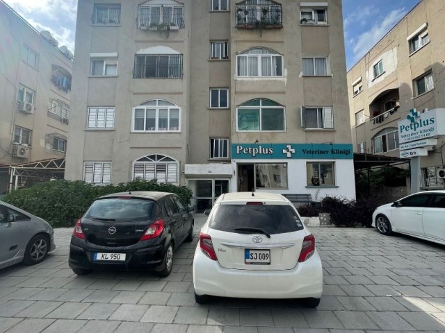 LEFKOŞA / TAŞKINKÖY ANA CADDE ÜZERİNDE HİÇBİR TADİLAT GEREKTİRMEYEN 3+1 SOSYAL KONUT