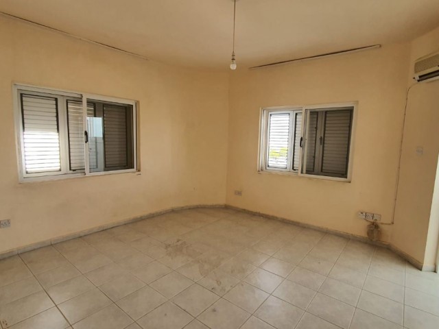 INVESTMENT OPPORTUNITY IN METEHAN, NICOSIA WITH ALL TAXES PAID IN A FAMILY APARTMENT WITH ITS 140 M2 SIZE AND WITHOUT EXPENSE.