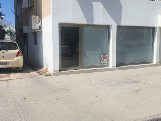 INVESTITIONSMÖGLICHKEIT IN METEHAN-Sozialresidenzen in Nikosia ohne Kosten, die eine vollständige Renovierung erfordern und als Büroarbeitsplatz oder Wohnraum genutzt werden können