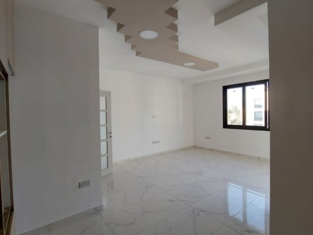 LUXURY 2+1 FLATS WITH ELEVATOR AND LARGE BALCONY IN KUCUK KAYMAKLI IMMEDIATE DELIVERY