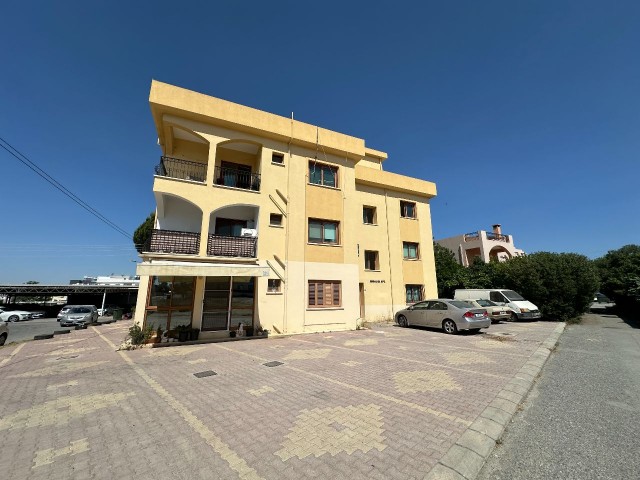 LEFKOŞA  - DUMLUPINAR  DA  ANA CADDE  YAKININDA  3+1  GENİŞ  DAİRE