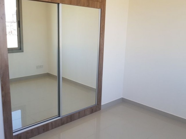 GÖÇMENKÖY MERKEZDE 100 M2 KAPALI ALAN 100 M2 TERASLI 2 + 1  PENTHOUSE