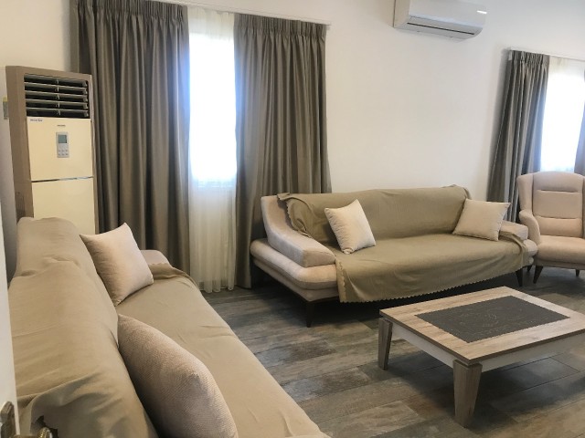 Girne Karakum da 3+1 7 Kişilik Lüks Eşyalı Özel Havuzlu Villa (3+1 tatil villası 3 yatak odası 1 mutfak ve stüdyo kendine ait havuz - şömine ve geniş bahçe)