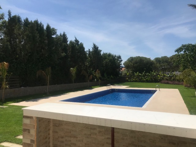 Girne Karakum da 3+1 7 Kişilik Lüks Eşyalı Özel Havuzlu Villa (3+1 Ferienvilla 3 Schlafzimmer 1 Küche und Studio ein eigener Pool - Kamin und großer Garten)