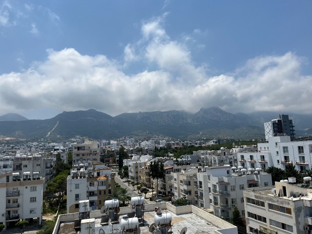 Neben dem Les Ambassadeurs Hotel Kyrenia Centre Luxuswohnung mit Meer- und Bergblick