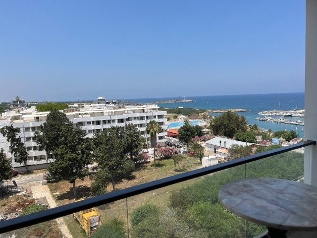 Neben dem Les Ambassadeurs Hotel Kyrenia Centre Luxuswohnung mit Meer- und Bergblick