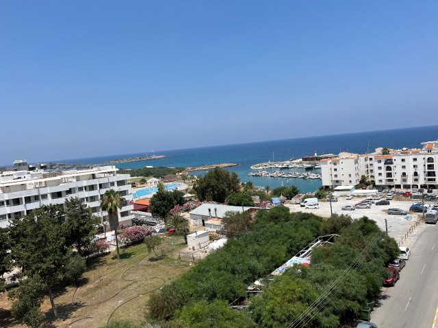 Neben dem Les Ambassadeurs Hotel Kyrenia Centre Luxuswohnung mit Meer- und Bergblick