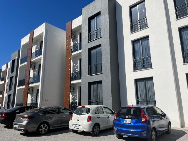 Luxuriöses 2+1-Apartment in der Seitenstraße von Şokmar Premium, in der Nähe des Merit-Hotelviertels, 20 Meter von der Straße und der Minibuslinie entfernt und mit dem Camelot Beach vor Ihnen.