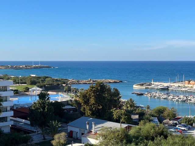 Komplett luxuriös eingerichtetes 2+1-Penthouse mit perfektem Meer- und Bergblick neben dem Les Ambassadeurs Hotel