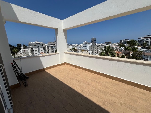 Girne Merkez Lavaş Restoran Arkası 2+1 Çift Banyolu Penthouse  1 Depozito İmkanı