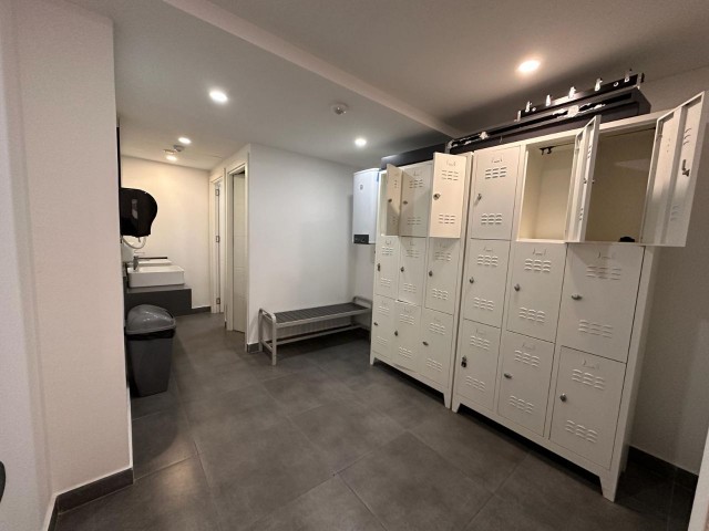 Продается полностью меблированная квартира 1+1 в центре Кирении, участок Перла. 