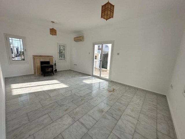 3+1 freistehende Villa zum Verkauf in Kyrenia, Karsiyakada.