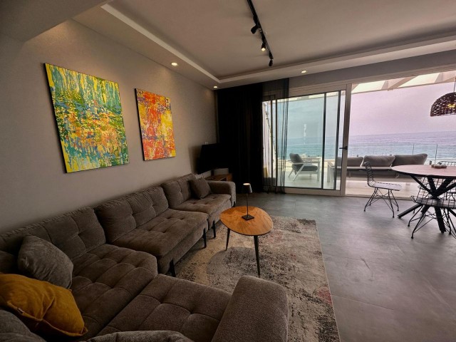 Luxury frontline 2+1 penthouse with uninterrupted sea views
