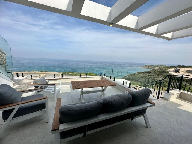 Luxury frontline 2+1 penthouse with uninterrupted sea views