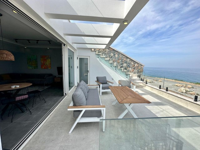 Luxury frontline 2+1 penthouse with uninterrupted sea views