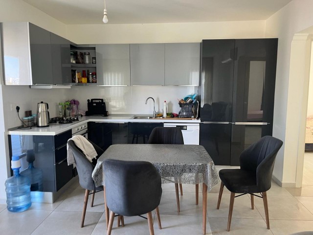 Girne'nin Merkezinde Deniz Manzaralı Geniş 2+1 Eşyalı Daire