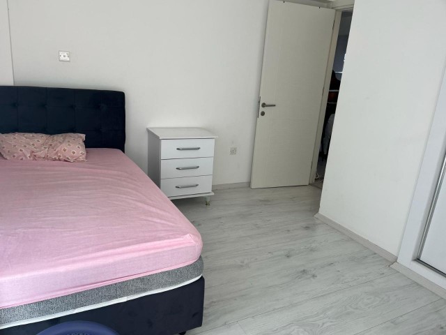 Geräumiges möbliertes 2+1-Apartment mit Meerblick im Zentrum von Kyrenia