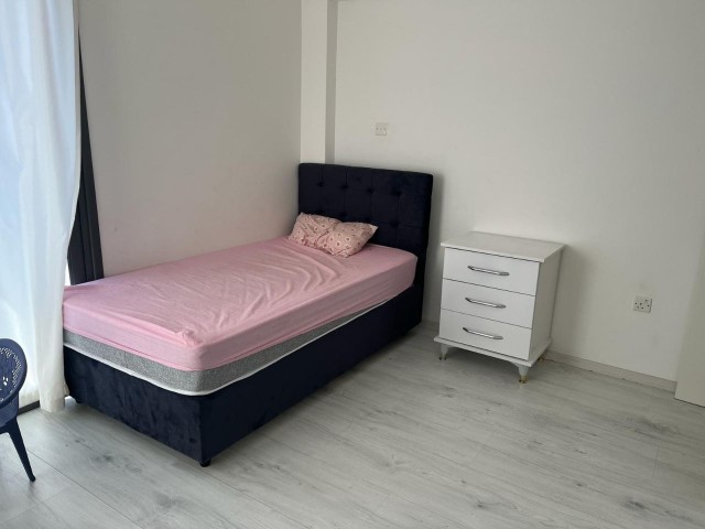 Girne'nin Merkezinde Deniz Manzaralı Geniş 2+1 Eşyalı Daire