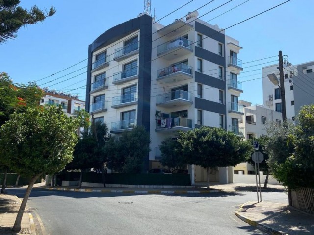 Geräumiges, möbliertes 2 Schlafzimmer Appartement mit Meerblick, zentral in Kyrenia