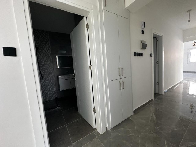 Komplett renovierte, geräumige 3+1-Wohnung im ersten Stock im Zentrum von Kyrenia