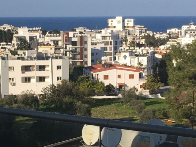 2+1 Wohnung Zu Vermieten Im Zentrum Von Kyrenia ** 