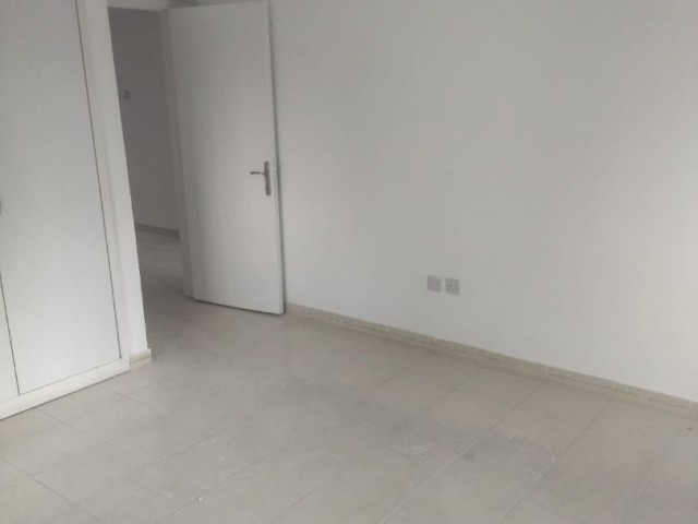 Wohnung mit monatlicher Zahlung in Yenişehir, Nikosia